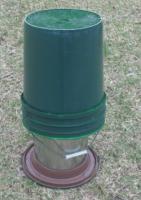 The double wall pail caps the pot to retain the heat